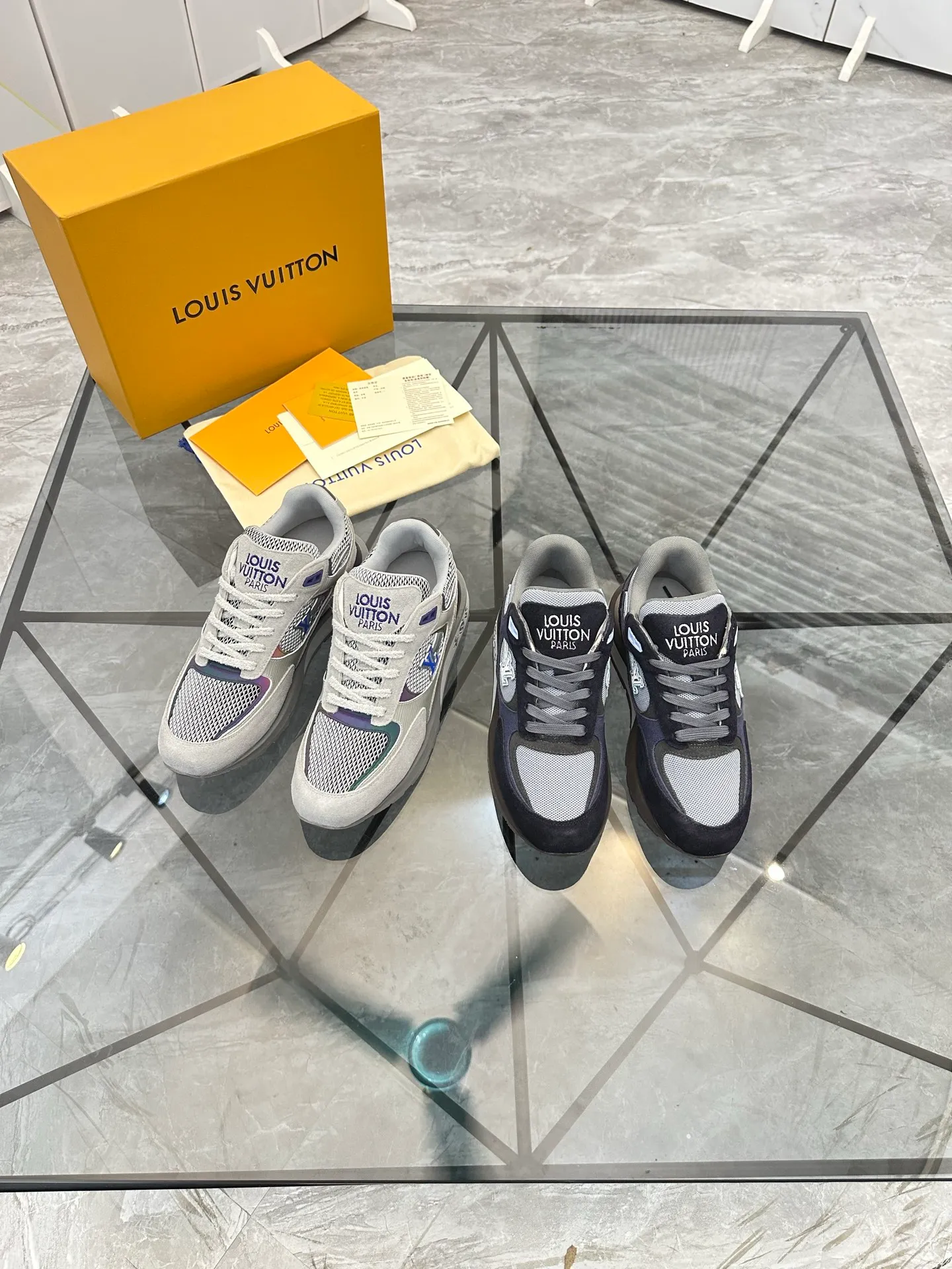 Men's shoes for sale 💰: 💰P660¥ High-end top quality Product trademark: LV * "Louis Vuitton*" low-top casual shoes Regular size: 39-45 (can be customized to 46) Product materials: upper imported first-layer cowhide spliced ​​nubuck leather ➕ breathable cotton mesh, breathable lining, original outsole. No.: H201